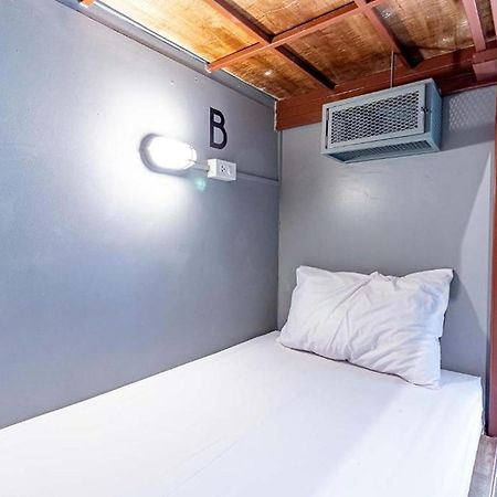 Loftel 22 Hostel Bangkok Ngoại thất bức ảnh