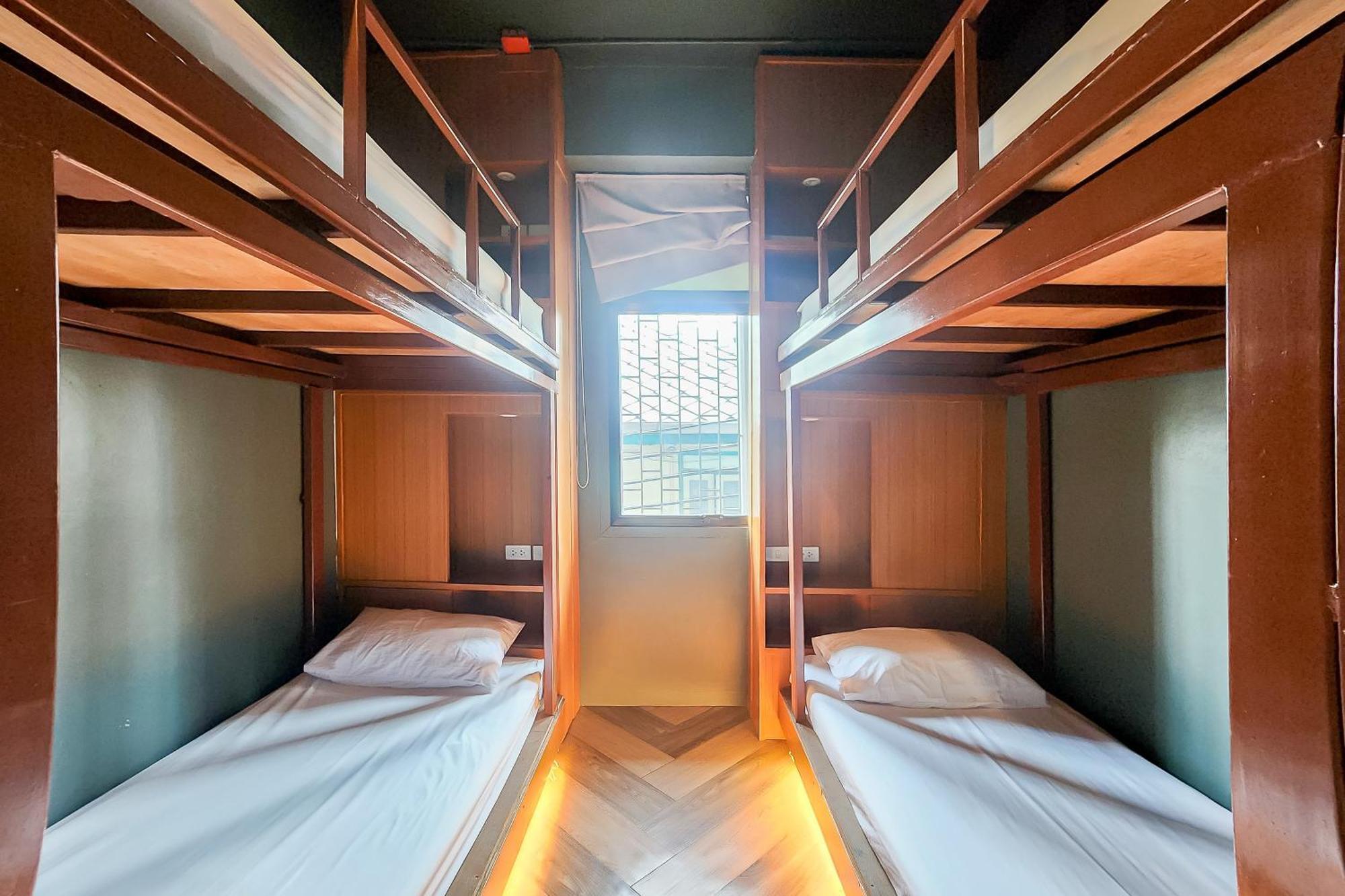 Loftel 22 Hostel Bangkok Ngoại thất bức ảnh