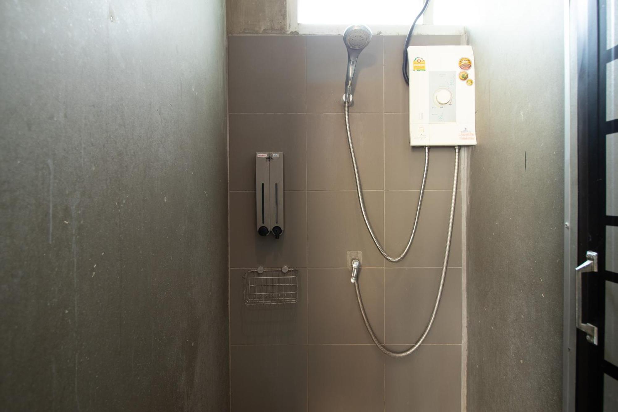 Loftel 22 Hostel Bangkok Ngoại thất bức ảnh