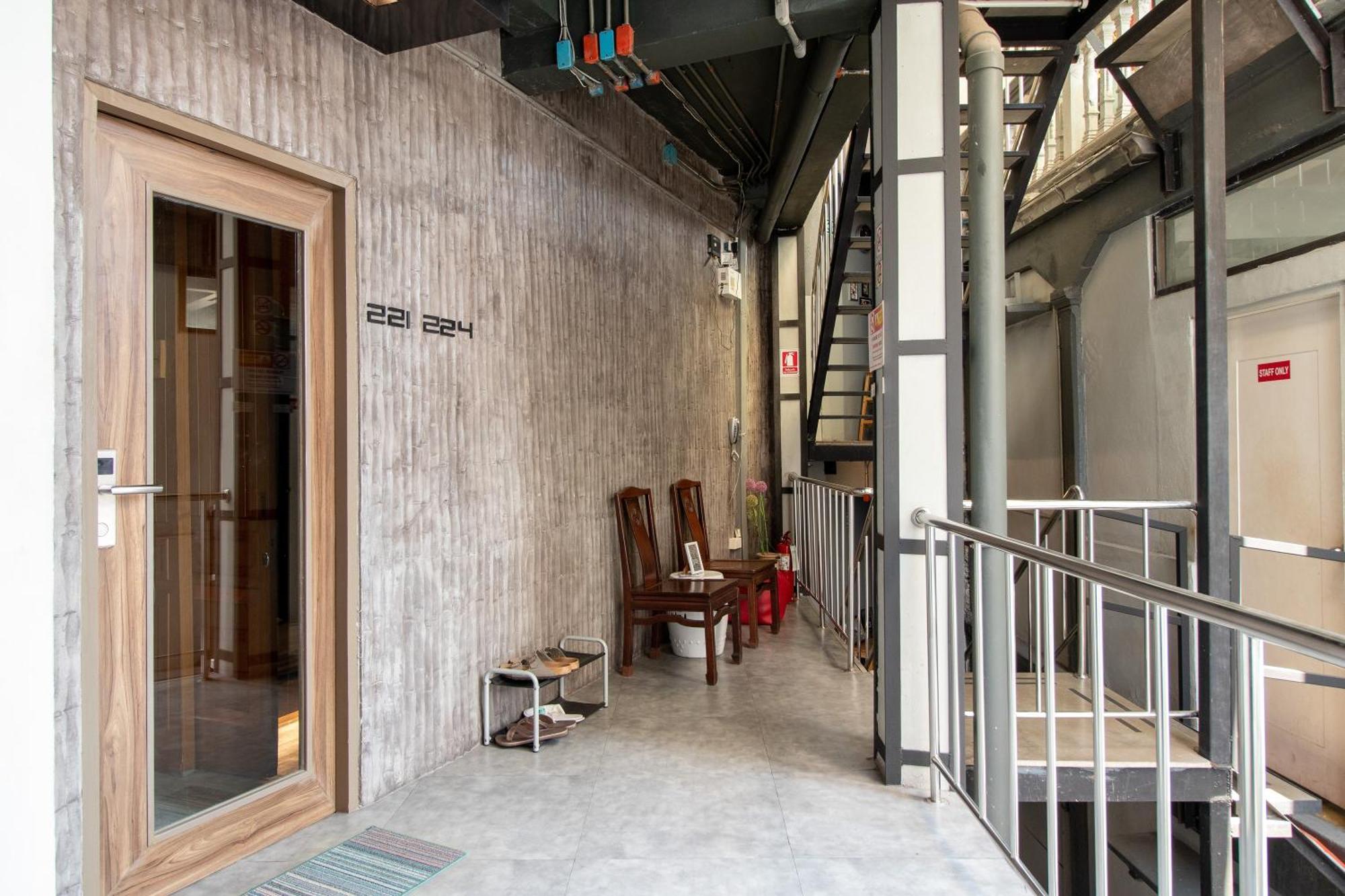 Loftel 22 Hostel Bangkok Ngoại thất bức ảnh
