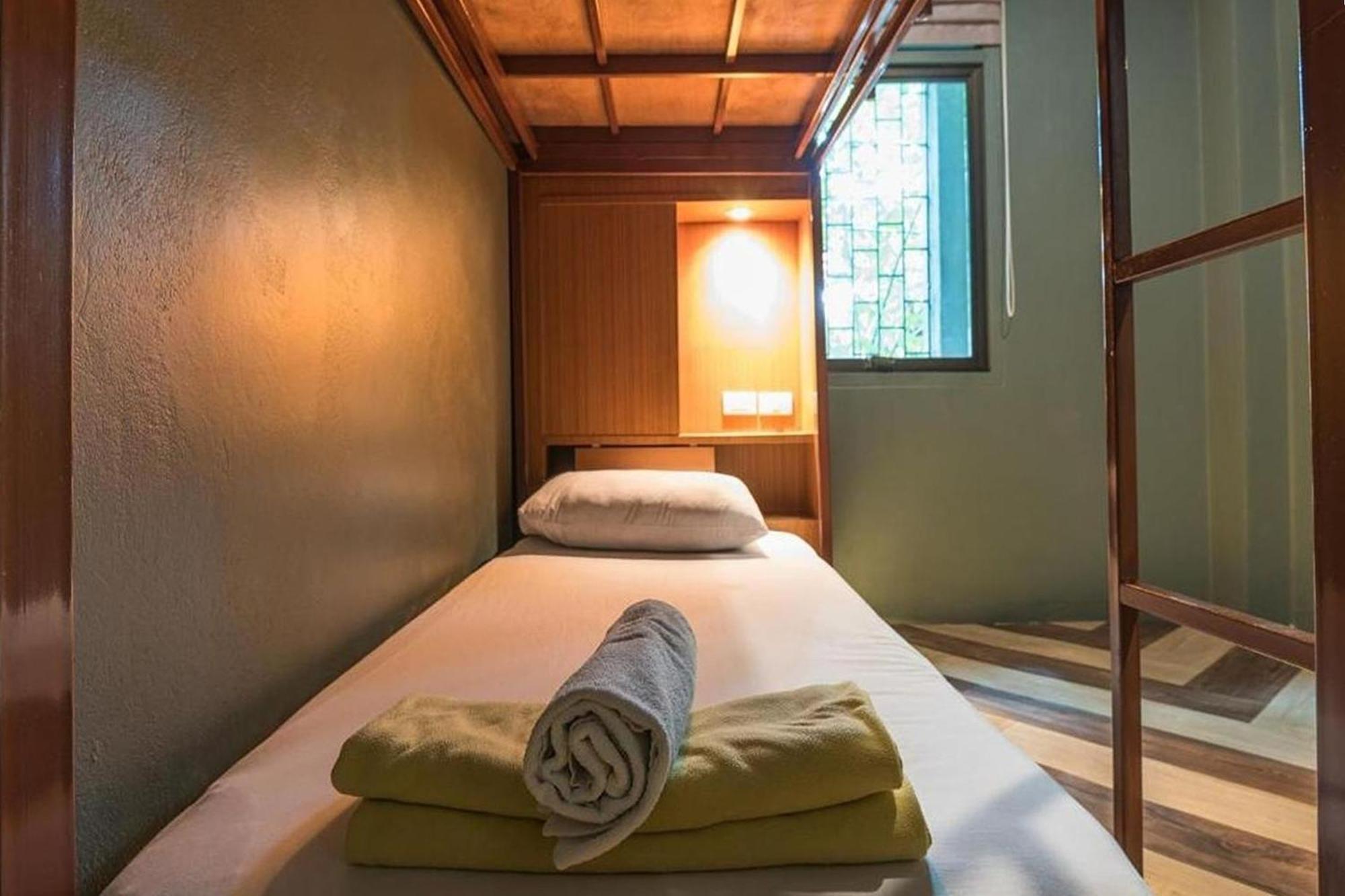 Loftel 22 Hostel Bangkok Ngoại thất bức ảnh