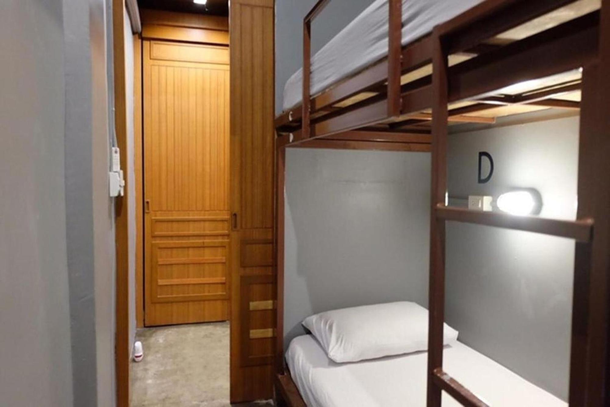 Loftel 22 Hostel Bangkok Ngoại thất bức ảnh
