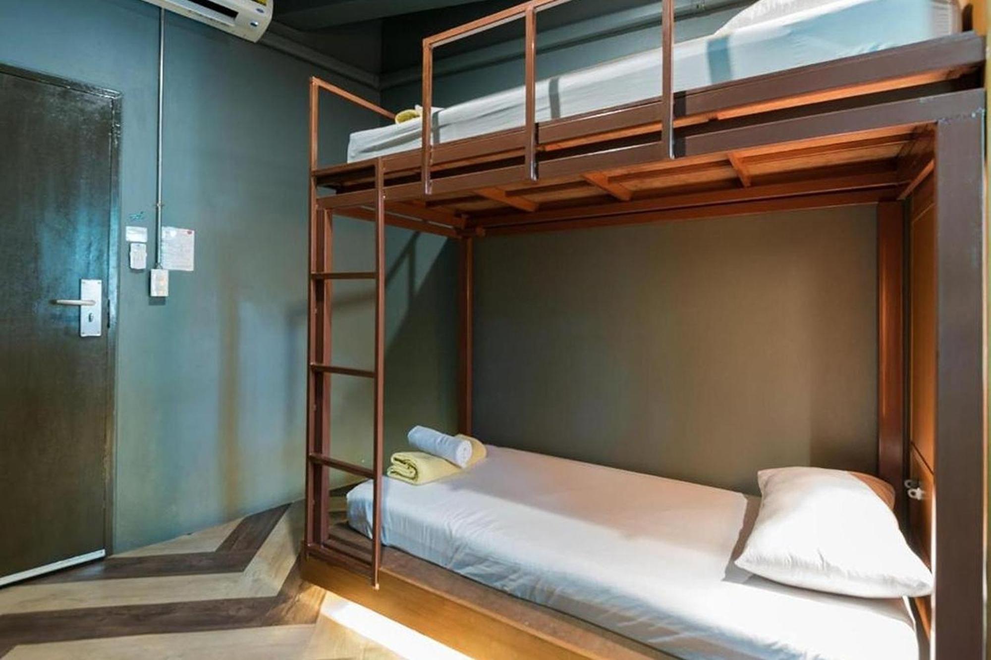 Loftel 22 Hostel Bangkok Ngoại thất bức ảnh