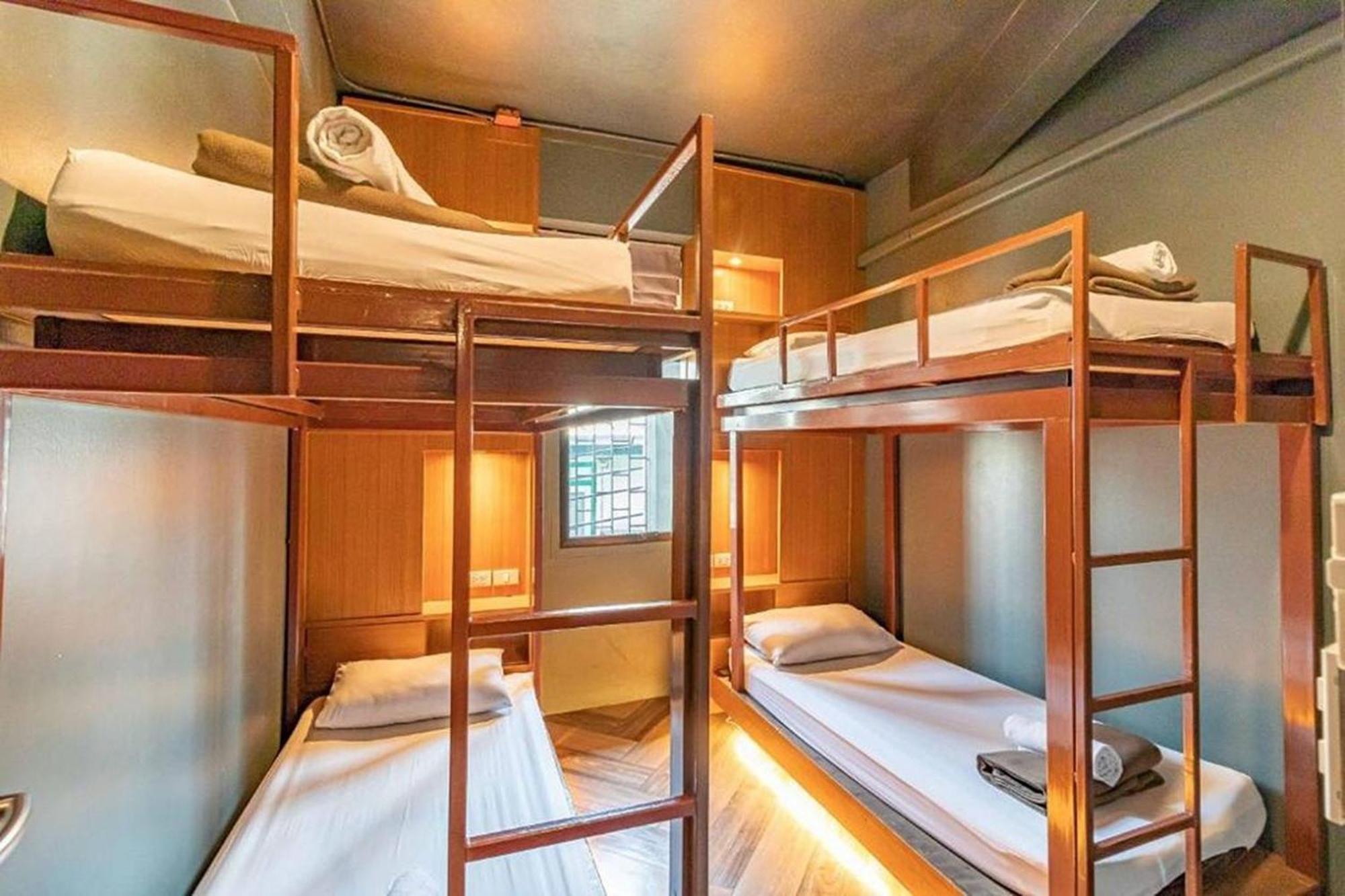 Loftel 22 Hostel Bangkok Ngoại thất bức ảnh